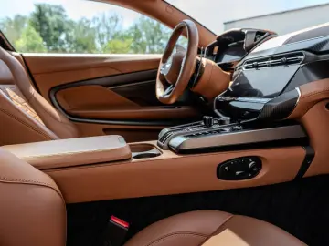 ASTON MARTIN VANQUISH PRESENTATION SPEC Q CARBON BESPOKE