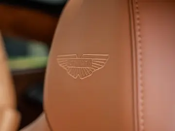 ASTON MARTIN VANQUISH PRESENTATION SPEC Q CARBON BESPOKE