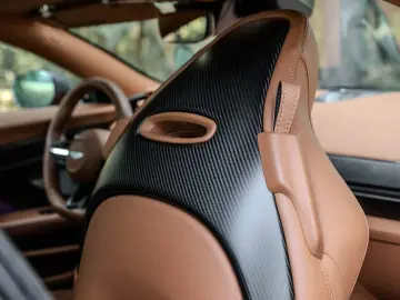 ASTON MARTIN VANQUISH PRESENTATION SPEC Q CARBON BESPOKE