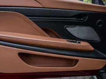 ASTON MARTIN VANQUISH PRESENTATION SPEC Q CARBON BESPOKE