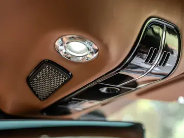 ASTON MARTIN VANQUISH PRESENTATION SPEC Q CARBON BESPOKE