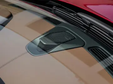 ASTON MARTIN VANQUISH PRESENTATION SPEC Q CARBON BESPOKE