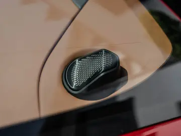 ASTON MARTIN VANQUISH PRESENTATION SPEC Q CARBON BESPOKE