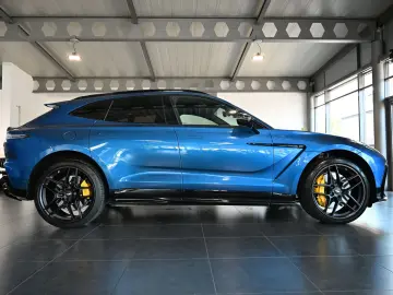 ASTON MARTIN DBX S Plasma Blue Magnesium Wheels Carbon Dach