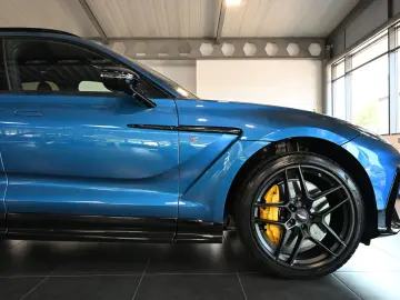 ASTON MARTIN DBX S Plasma Blue Magnesium Wheels Carbon Dach