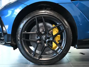ASTON MARTIN DBX S Plasma Blue Magnesium Wheels Carbon Dach