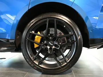 ASTON MARTIN DBX S Plasma Blue Magnesium Wheels Carbon Dach