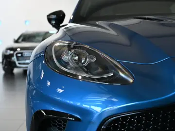 ASTON MARTIN DBX S Plasma Blue Magnesium Wheels Carbon Dach