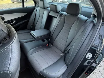 MERCEDES-BENZ E300de Lim. Avantgarde LEDER ACC MBUX …