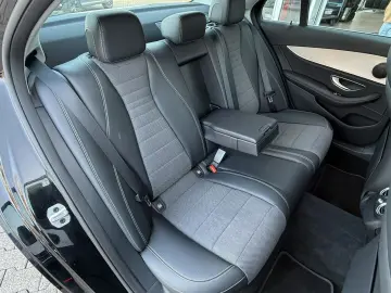 MERCEDES-BENZ E300de Lim. Avantgarde LEDER ACC MBUX …