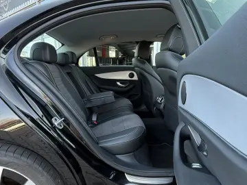 MERCEDES-BENZ E300de Lim. Avantgarde LEDER ACC MBUX …