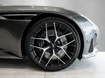 ASTON MARTIN DB12 V8 Coupe