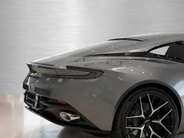 ASTON MARTIN DB12 V8 Coupe