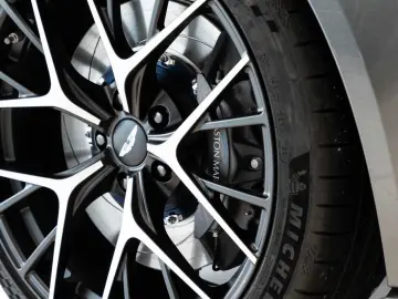 ASTON MARTIN DB12 V8 Coupe