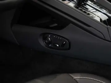 ASTON MARTIN DB12 V8 Coupe
