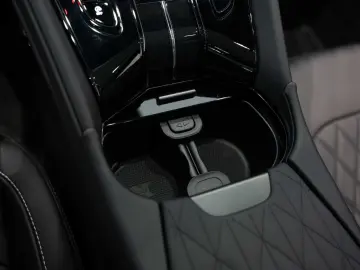 ASTON MARTIN DB12 V8 Coupe