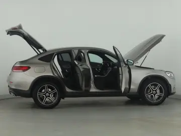 MERCEDES-BENZ GLC 300 4M Coupé  AMG Distronic PTS 360 Kamera