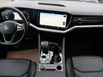 VW Touareg 4Motion Elegance AHK Leder ACC Kamera