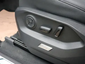 VW Touareg 4Motion Elegance AHK Leder ACC Kamera