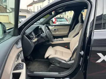 VOLVO XC90 T8 AWD Ultra Facelift LR Luft Pano 360 7Sit
