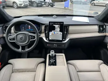 VOLVO XC90 T8 AWD Ultra Facelift LR Luft Pano 360 7Sit
