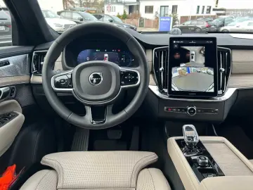 VOLVO XC90 T8 AWD Ultra Facelift LR Luft Pano 360 7Sit
