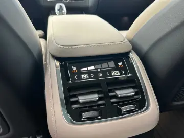 VOLVO XC90 T8 AWD Ultra Facelift LR Luft Pano 360 7Sit