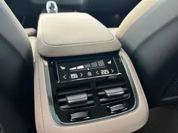 VOLVO XC90 T8 AWD Ultra Facelift LR Luft Pano 360 7Sit