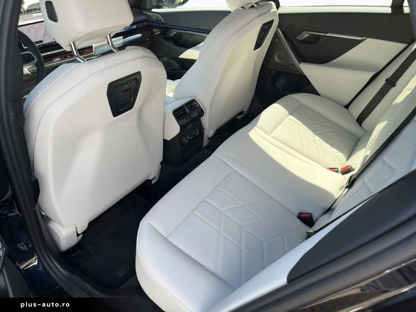 BMW 550e xDr T M Sport B&W Pano AHK AutoB DAPro PAPr