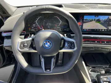 BMW 550e xDr T M Sport B&W Pano AHK AutoB DAPro PAPr