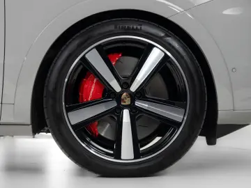 PORSCHE Cayenne Turbo E-Hybrid   VOL AUSSTATTUNG!!!