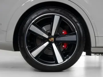 PORSCHE Cayenne Turbo E-Hybrid   VOL AUSSTATTUNG!!!