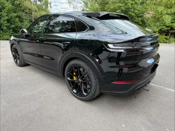 PORSCHE Cayenne Coupe Turbo E-Hybrid mit GT-Paket Burmes