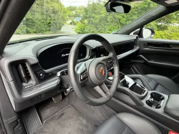 PORSCHE Cayenne Coupe Turbo E-Hybrid mit GT-Paket Burmes