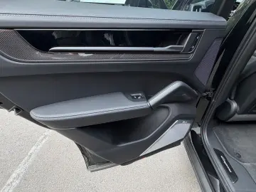 PORSCHE Cayenne Coupe Turbo E-Hybrid mit GT-Paket Burmes