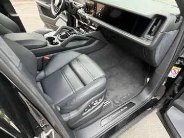 PORSCHE Cayenne Coupe Turbo E-Hybrid mit GT-Paket Burmes