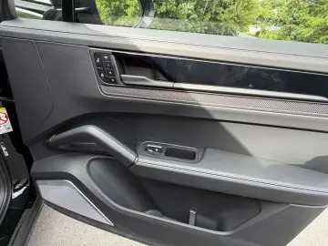 PORSCHE Cayenne Coupe Turbo E-Hybrid mit GT-Paket Burmes