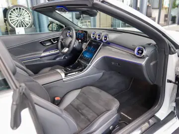 MERCEDES-BENZ CLE 180 Cabrio AMG Line Night Vielspei…