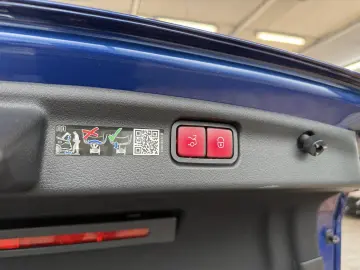 MERCEDES-BENZ C 220d AMG  DIGITAL-LIGHT NAVI DAB AHK 360