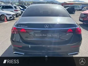 MERCEDES-BENZ E 300 de AMG Sport Night Distr Pano AH…