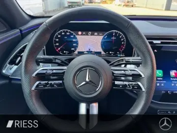 MERCEDES-BENZ E 300 de AMG Sport Night Distr Pano AH…