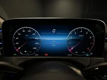 MERCEDES-BENZ E 200 AHK LED KAMERA NAVI