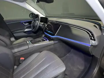 MERCEDES-BENZ E 200 AHK LED KAMERA NAVI