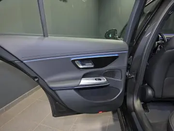 MERCEDES-BENZ E 200 AHK LED KAMERA NAVI