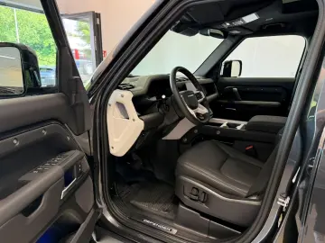 LAND ROVER Defender 110 D300 X-Dynamic SE AHK PANO HUD WKP