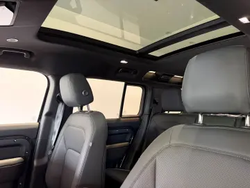 LAND ROVER Defender 110 D300 X-Dynamic SE AHK PANO HUD WKP