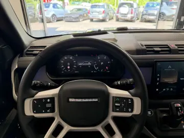 LAND ROVER Defender 110 D300 X-Dynamic SE AHK PANO HUD WKP