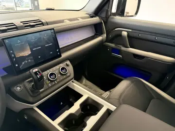 LAND ROVER Defender 110 D300 X-Dynamic SE AHK PANO HUD WKP
