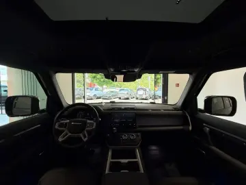 LAND ROVER Defender 110 D300 X-Dynamic SE AHK PANO HUD WKP