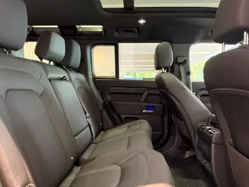 LAND ROVER Defender 110 D300 X-Dynamic SE AHK PANO HUD WKP